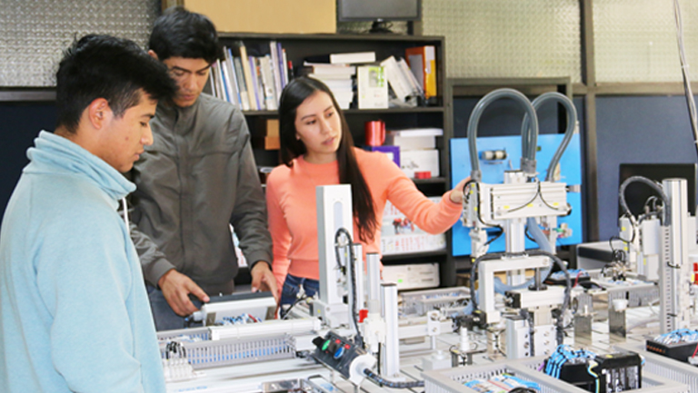 Ingeniería en Electrónica y Automatización (2)